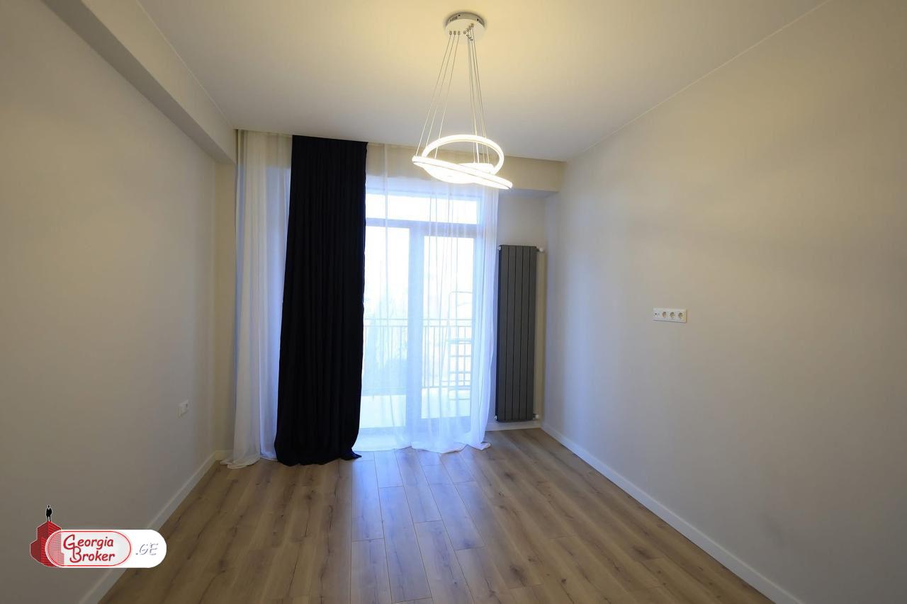 იყიდება ახალი გარემონტებული 5 ოთახიანი ბინა